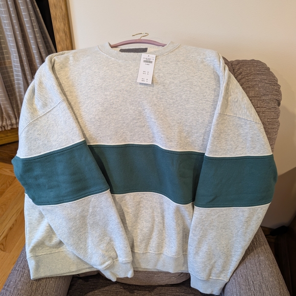 Abercrombie & Fitch Gray and Green Crewneck Unisex Sweatshirt. Various Sizes - Picture 3 of 6